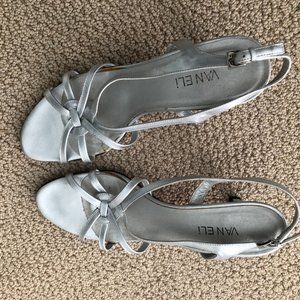 Women's Vaneli silver slingback shoes size 8.5